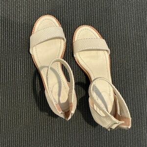 Frye Cream Textured Sandals